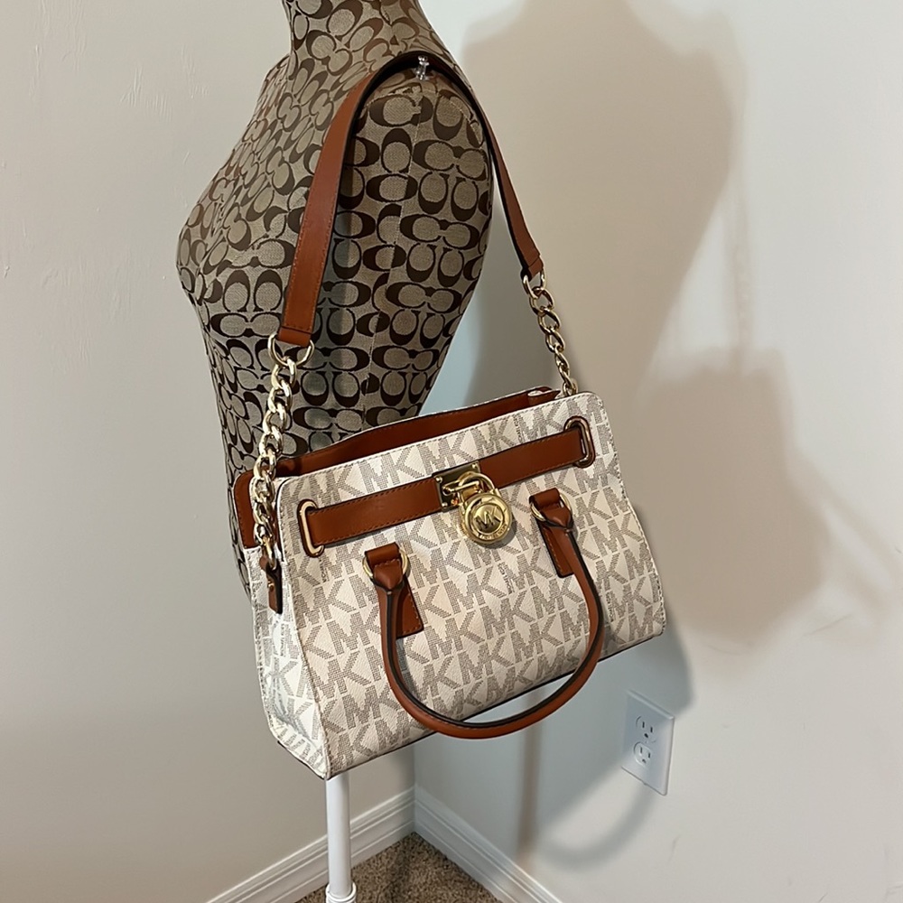 Michael Kors Hamilton Monogram With Matching Wallet - Picture 4 of 17